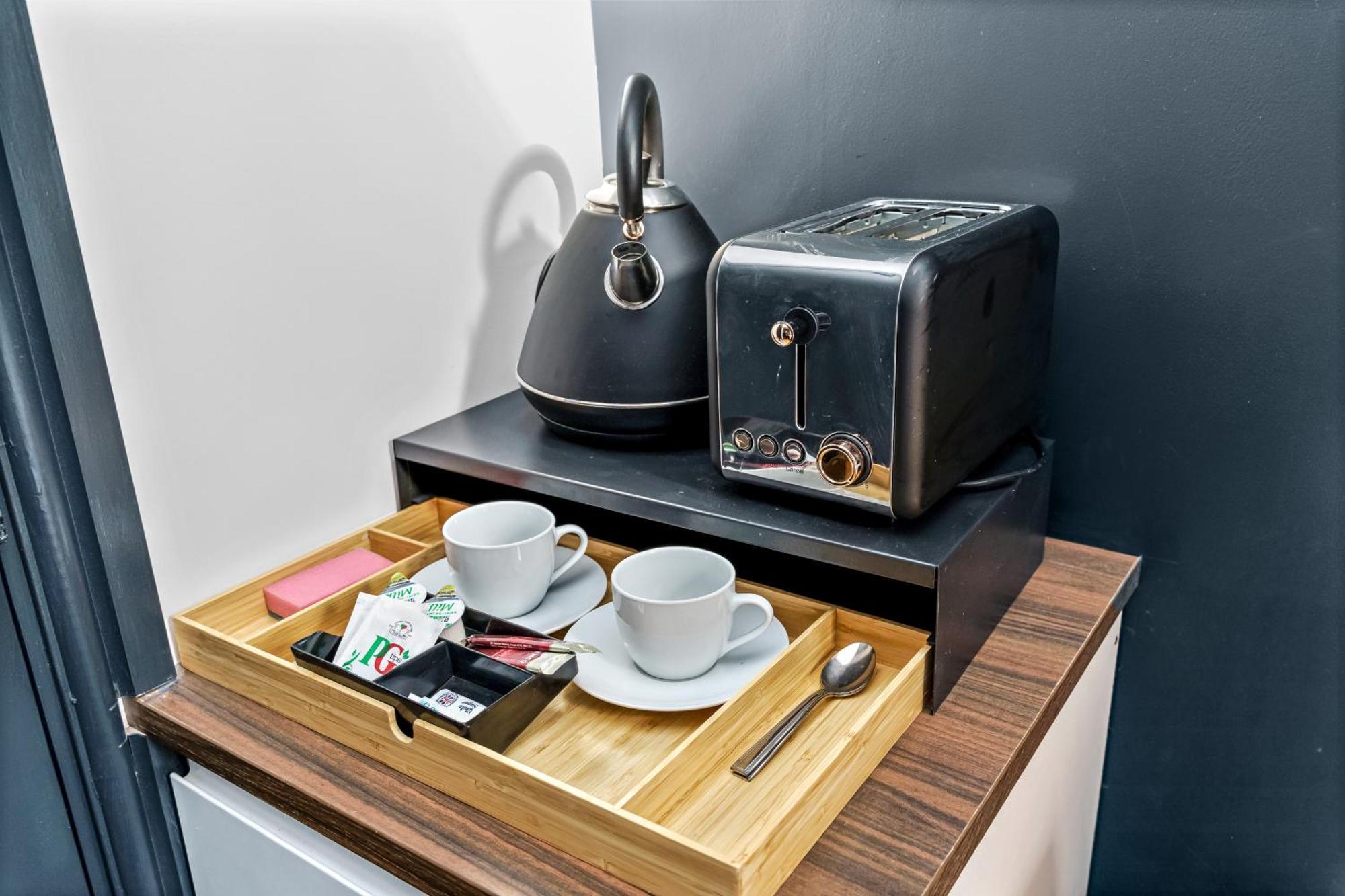 G Eighty Four Aparthotel London Bagian luar foto