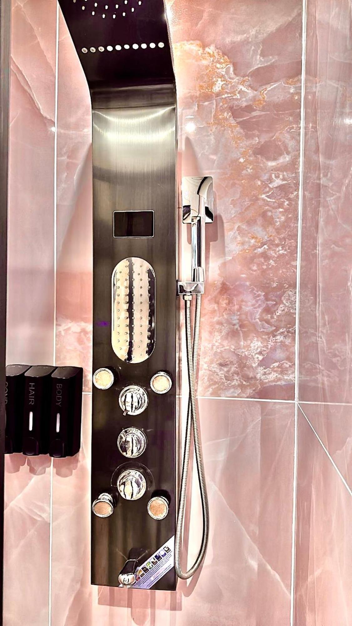 G Eighty Four Aparthotel London Bagian luar foto