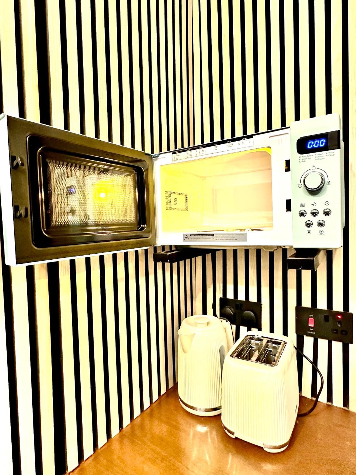 G Eighty Four Aparthotel London Bagian luar foto