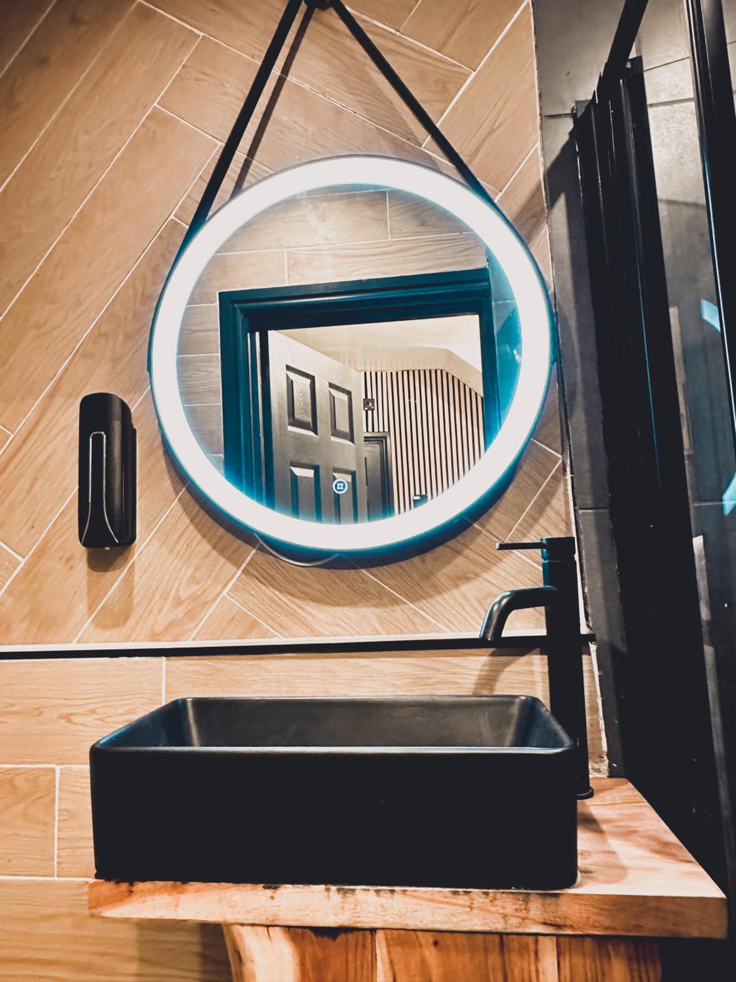 G Eighty Four Aparthotel London Bagian luar foto