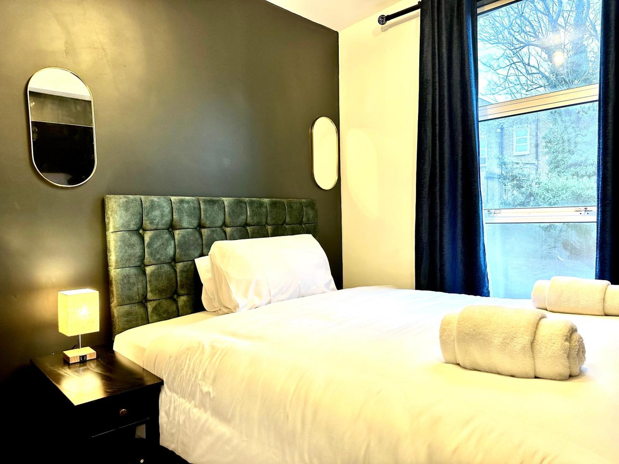 G Eighty Four Aparthotel London Bagian luar foto