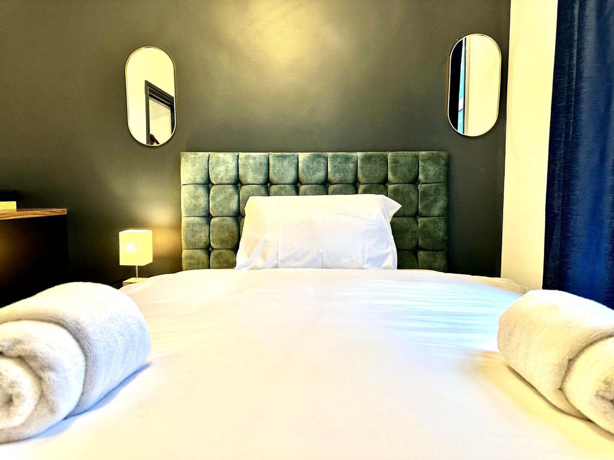 G Eighty Four Aparthotel London Bagian luar foto
