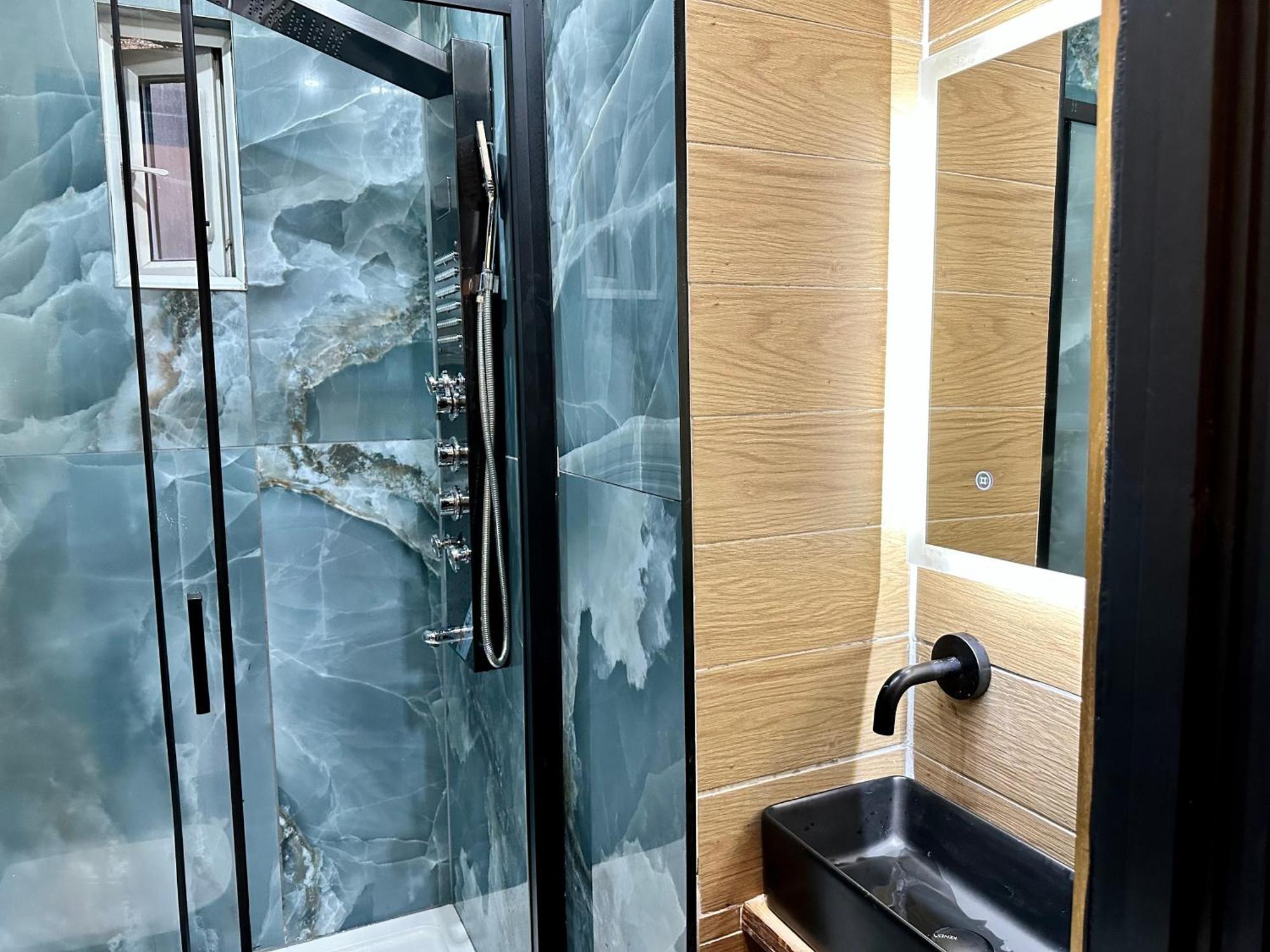 G Eighty Four Aparthotel London Bagian luar foto