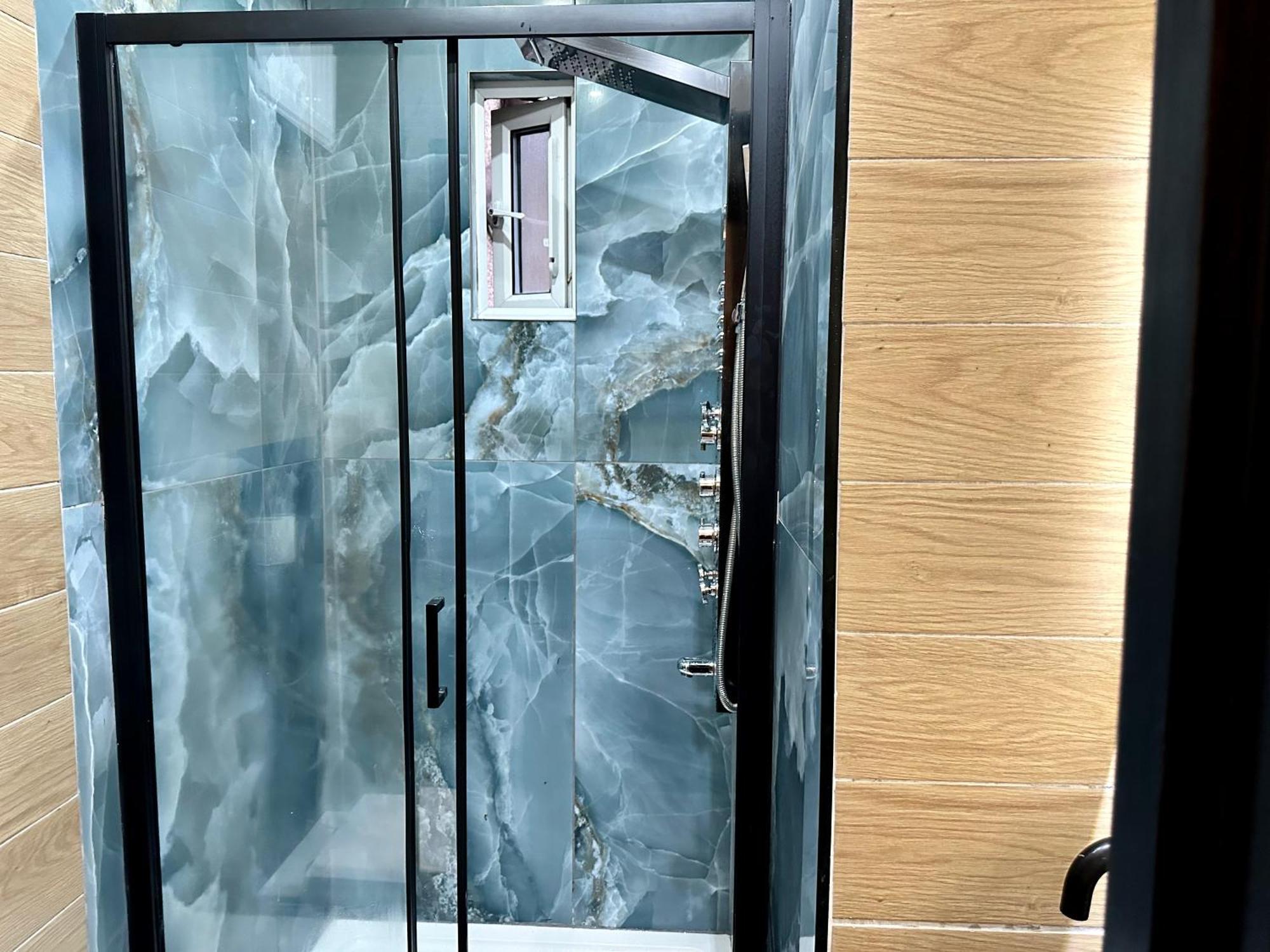 G Eighty Four Aparthotel London Bagian luar foto