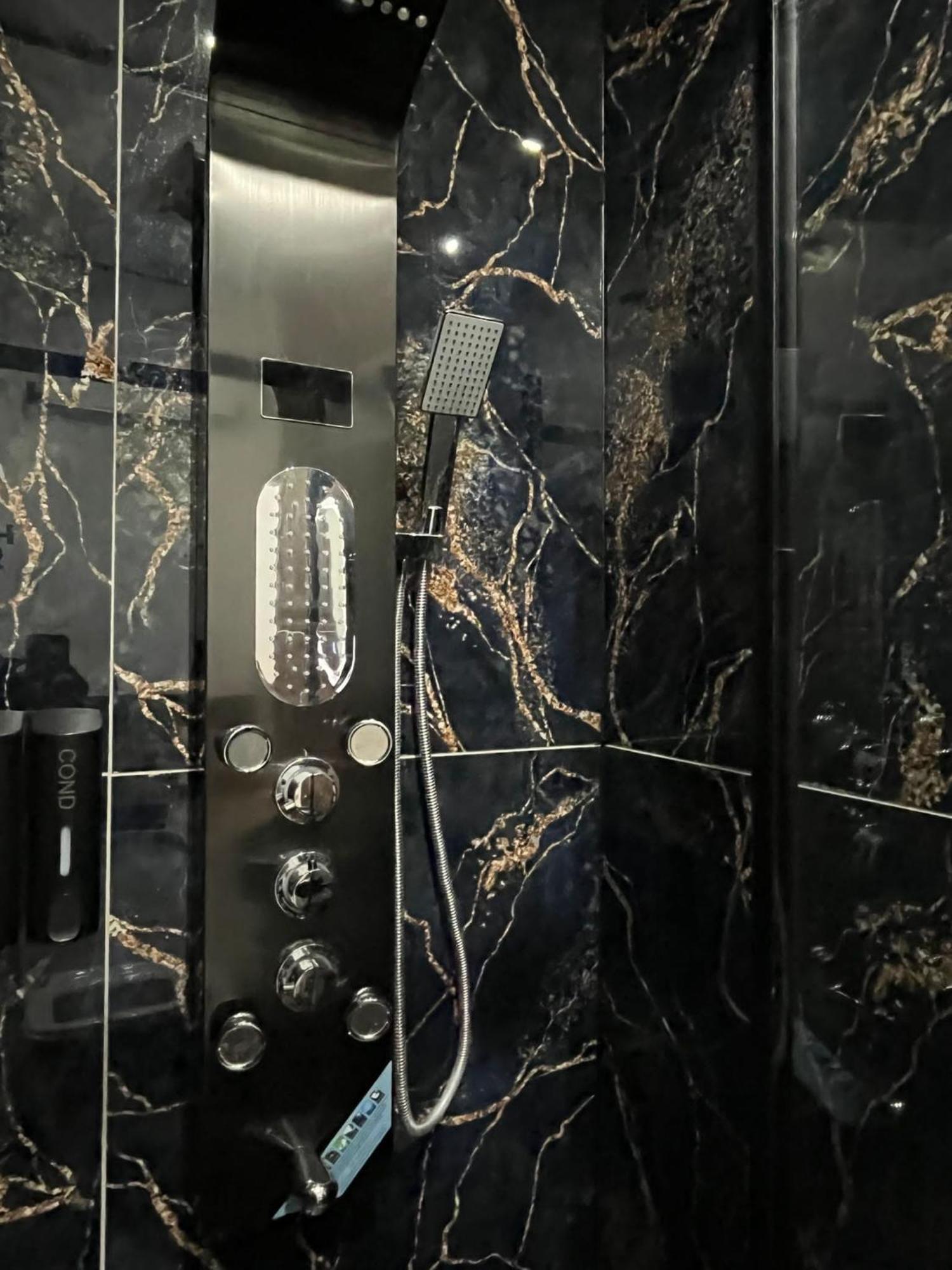G Eighty Four Aparthotel London Bagian luar foto